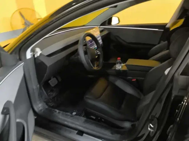 Tesla Model 3 — Фото автомобиля 5