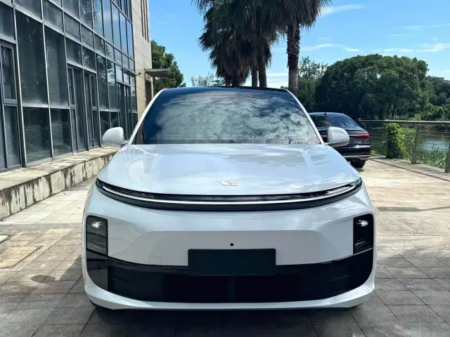 Li Auto Li Auto L6 2024 Pro — Фото автомобиля 3