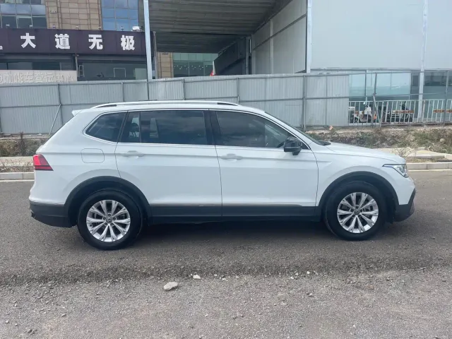 Volkswagen Tiguan L — Фото автомобиля 8