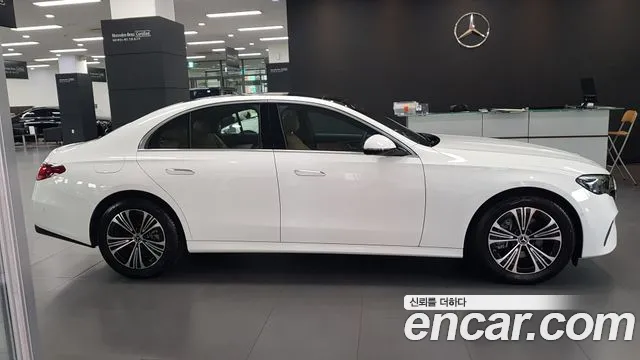 Mercedes-Benz E-Class — Фото автомобиля 4