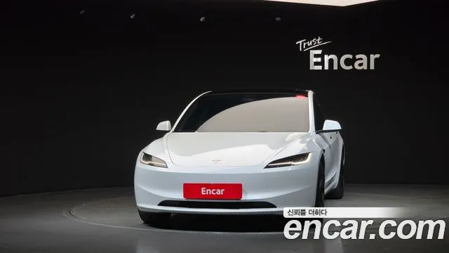 Tesla Model 3 — Фото автомобиля 3