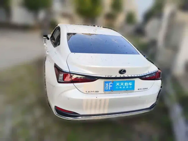 Lexus ES — Фото автомобиля 2