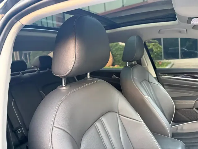 Volkswagen Passat — Фото автомобиля 16