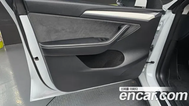 Tesla Model Y — Фото автомобиля 13