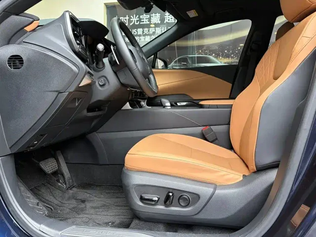Lexus RX — Фото автомобиля 10