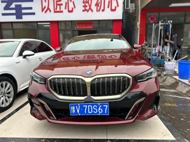BMW 5 Series — Фото автомобиля 2