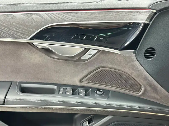 Audi A8 — Фото автомобиля 21