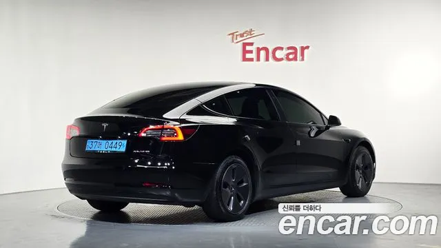 Tesla Model 3 — Фото автомобиля 2