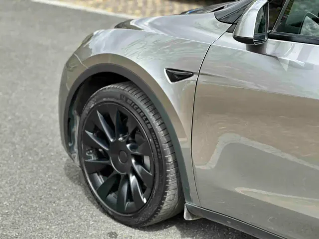 Tesla Model Y — Фото автомобиля 7