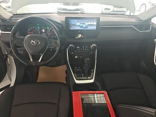 Toyota RAV4 — Фото автомобиля 9