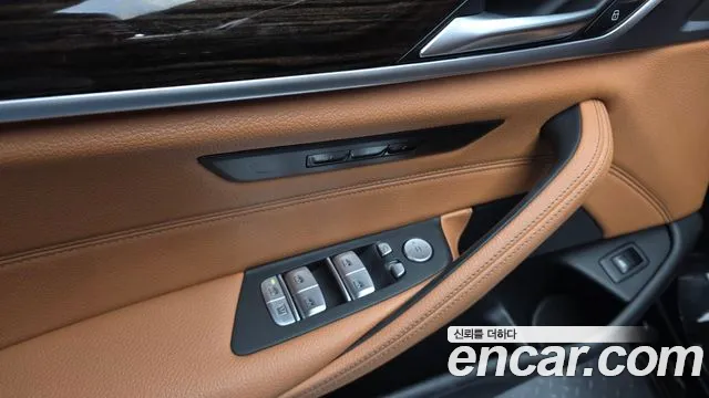 BMW 5 Series G30 — Фото автомобиля 27