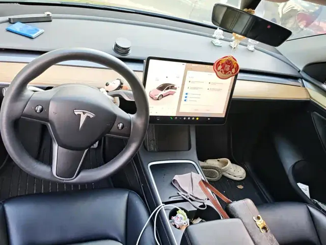 Tesla Model Y — Фото автомобиля 12