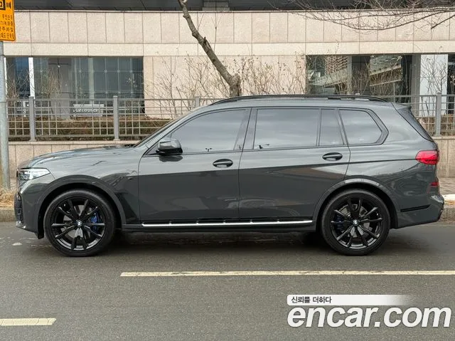 BMW X7 xDrive 40i M Sport Онлайн Exclusive Edition 6 мест — Фото автомобиля 3