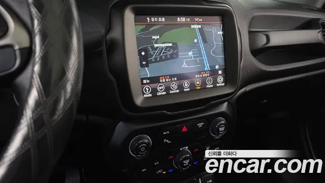 Jeep Renegade — Фото автомобиля 19