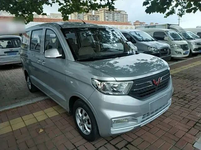 Wuling Hongguang V — Фото автомобиля 21