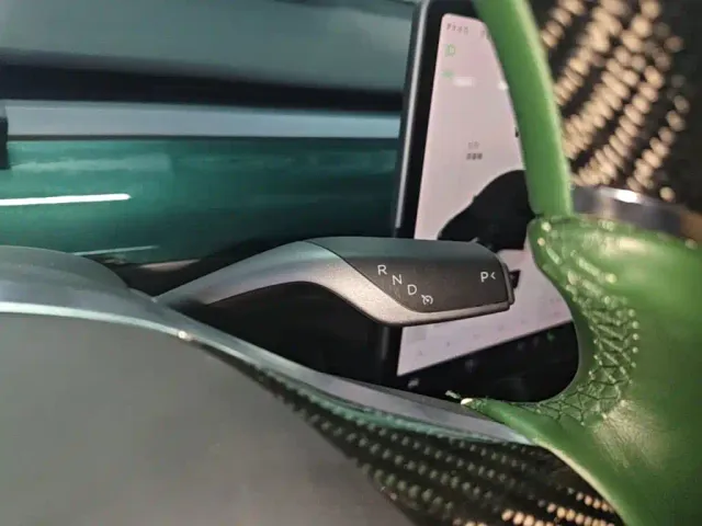 Tesla Model Y — Фото автомобиля 13