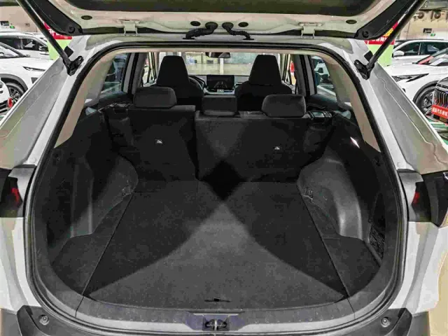Toyota RAV4 — Фото автомобиля 10