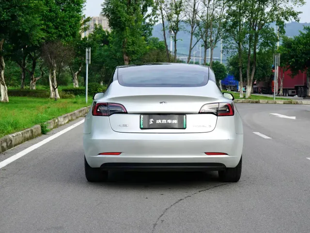 Tesla Model 3 — Фото автомобиля 5