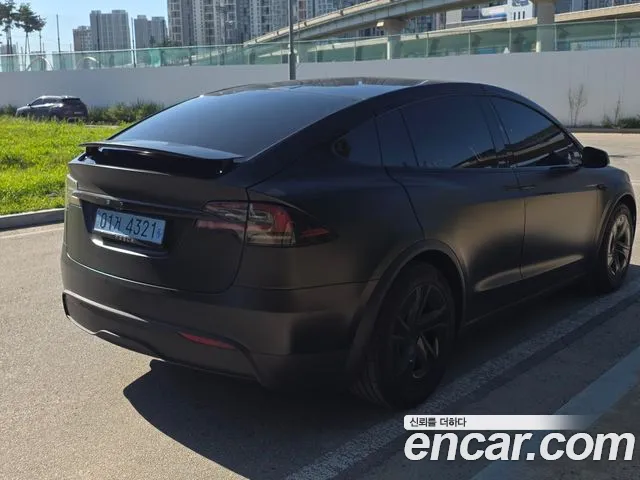 Tesla Model X — Фото автомобиля 2