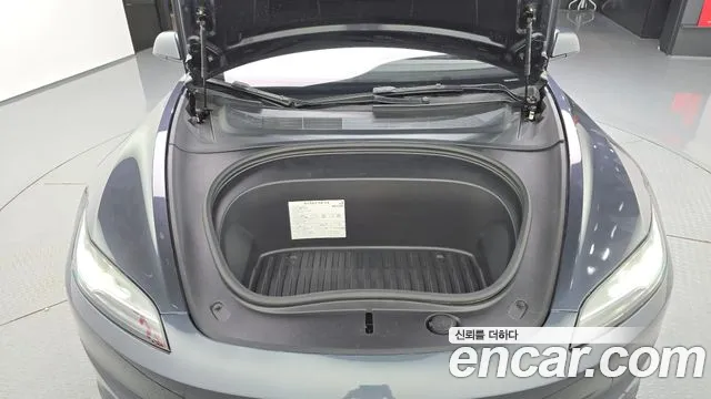 Tesla Model 3 — Фото автомобиля 6