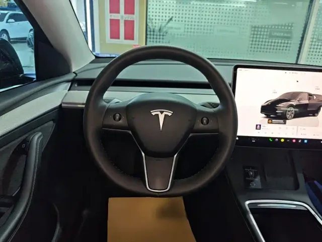 Tesla Model Y — Фото автомобиля 10