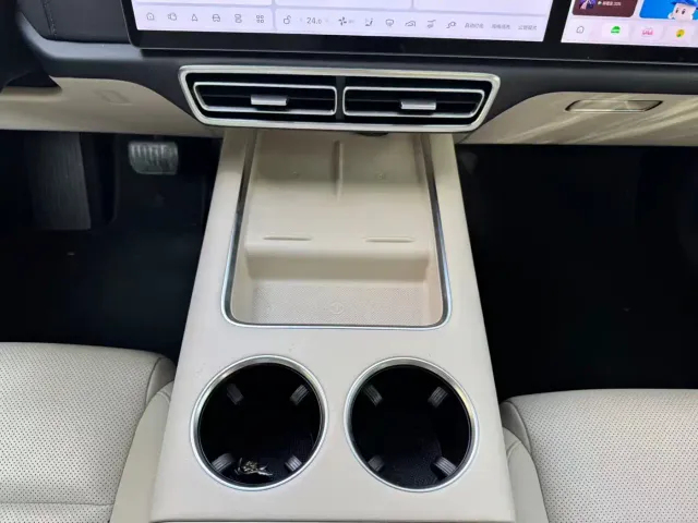 Li Auto L7 — Фото автомобиля 15