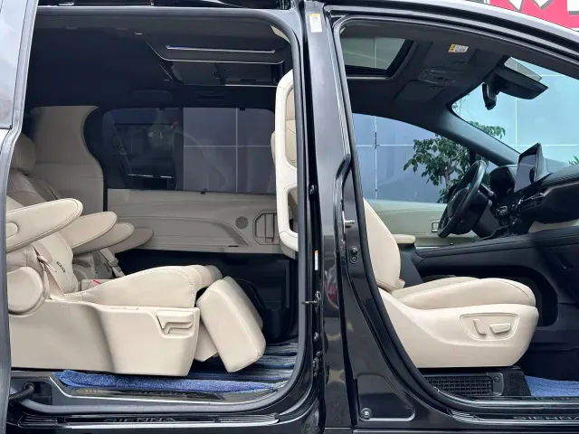 Toyota Sienna — Фото автомобиля 15