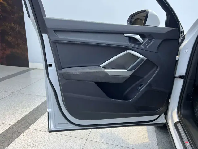 Audi Q3 — Фото автомобиля 10