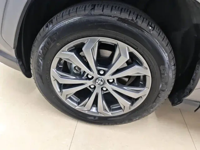 Toyota RAV4 — Фото автомобиля 22