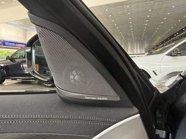 BMW 5 Series — Фото автомобиля 13