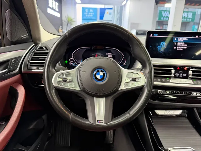 BMW iX3 — Фото автомобиля 8