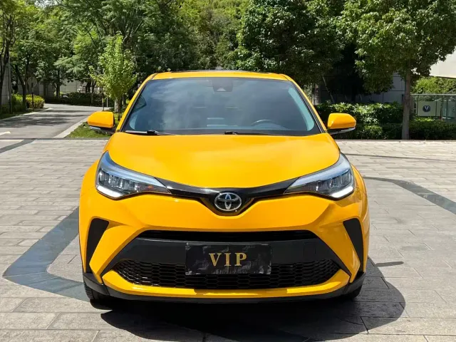 Toyota C-HR — Фото автомобиля 2