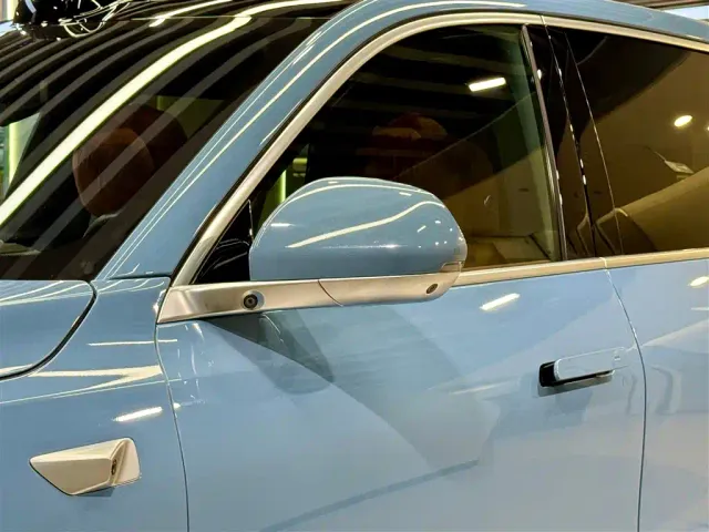 Li Auto L9 — Фото автомобиля 26
