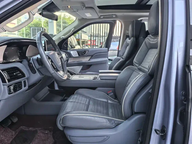Lincoln Navigator — Фото автомобиля 5