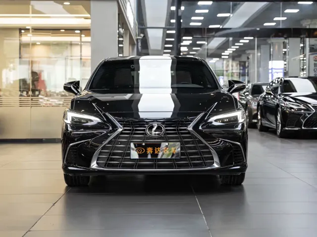 Lexus ES — Фото автомобиля 2