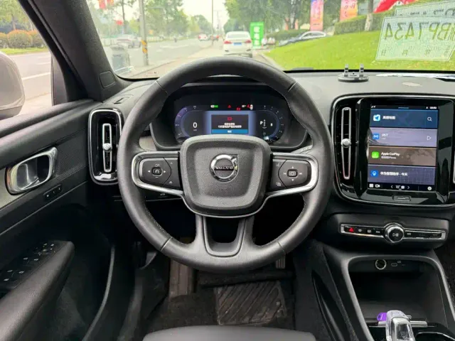 Volvo XC40 — Фото автомобиля 14