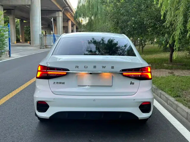 Roewe i5 — Фото автомобиля 5