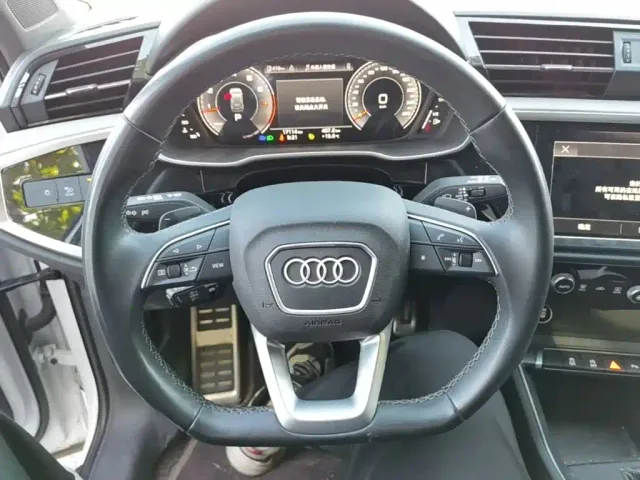 Audi Q3 — Фото автомобиля 10