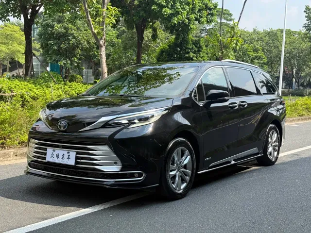 Фотография автомобиля — Toyota Sienna