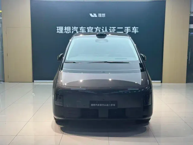 Li Auto MEGA — Фото автомобиля 2