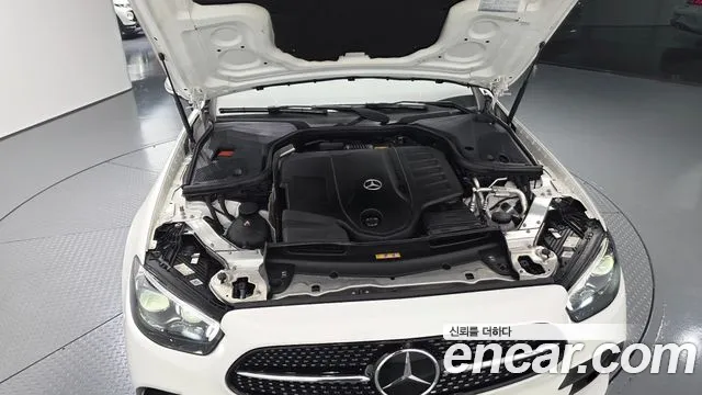 Mercedes-Benz E-Class — Фото автомобиля 2