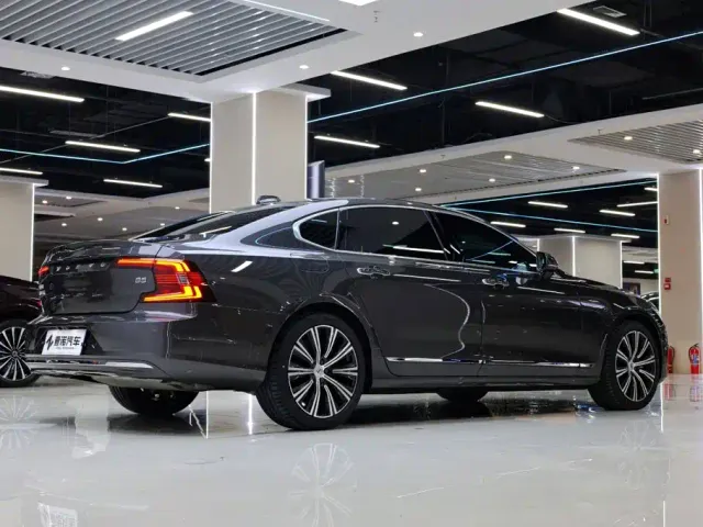 Volvo S90 — Фото автомобиля 14