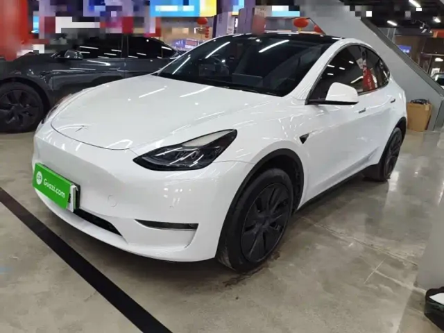 Фотография автомобиля — Tesla Model Y