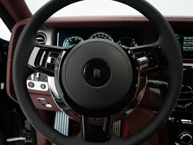 Rolls-Royce Phantom — Фото автомобиля 12