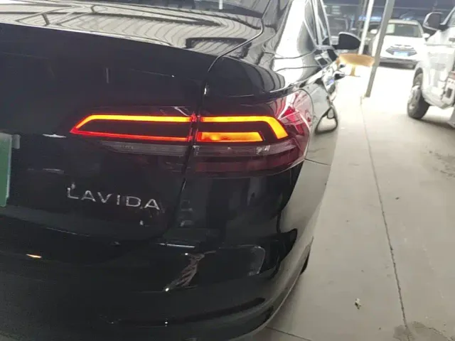 Volkswagen Lavida — Фото автомобиля 7