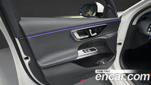 Mercedes-Benz E-Class — Фото автомобиля 23