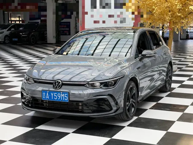 Фотография автомобиля — Volkswagen Golf