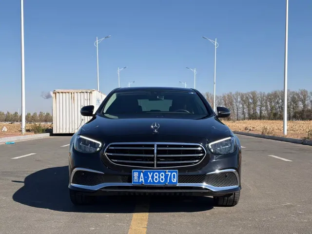 Mercedes-Benz E-Class — Фото автомобиля 2