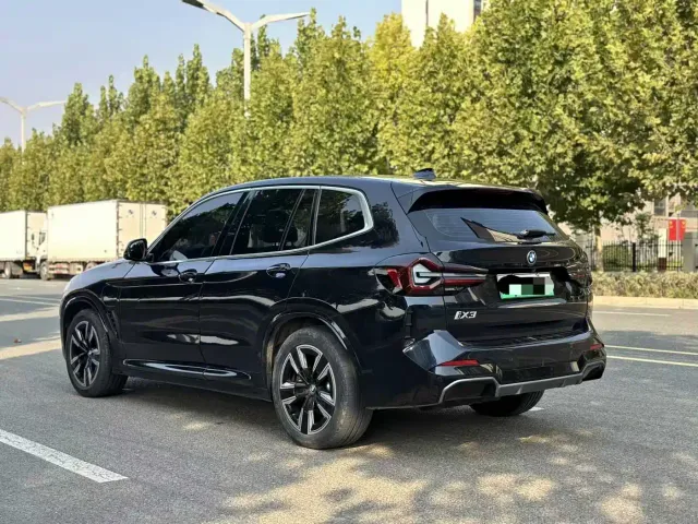 BMW iX3 — Фото автомобиля 7