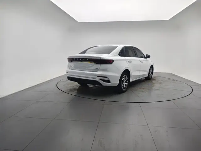 Geely Emgrand — Фото автомобиля 6